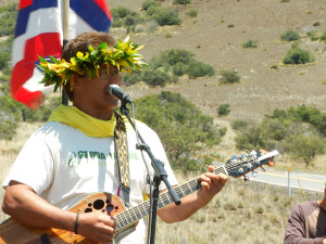 Mele ma ka Mauna | Eric Kaleolani Keawe: “Ka Makani Kāʻili Aloha / Hiʻilawe”