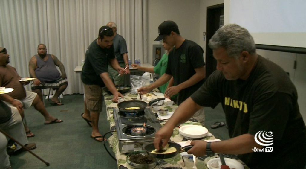 ʻAi Pono with the Hoe ʻOhana