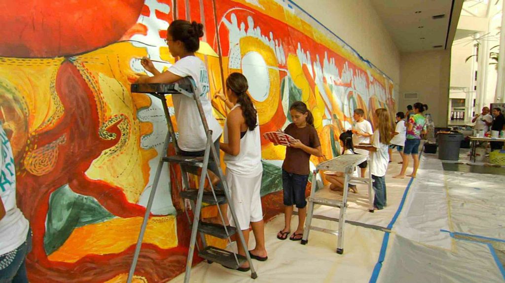 Hawaiians Painting a Presence at APEC