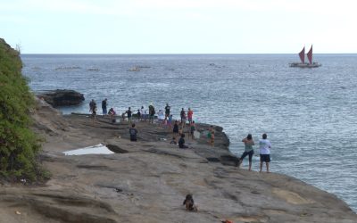 Hōkūleʻa Arrives in Maunalua